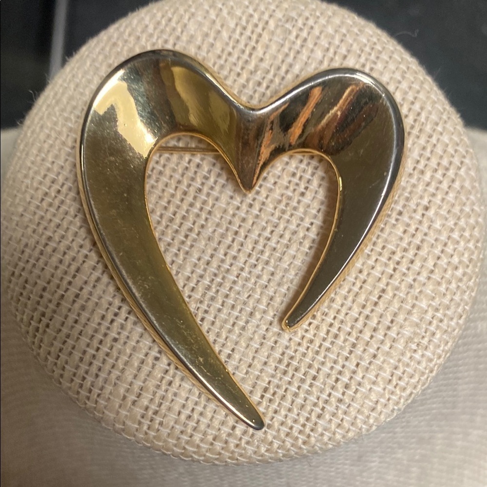 Elegant Gold Heart Brooch